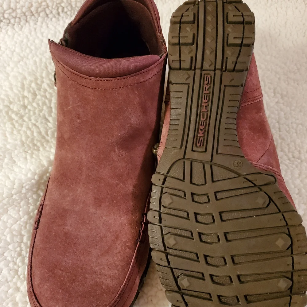 Skechers Women's relaxed fit size 11 suade ankle boots. Burgandy. Side zipper - Picture 3 of 10